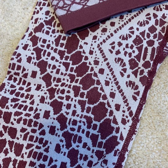 Fabletics High-Waisted Seamless Lace Capri Leggings Burgundy and Sand - Picture 10 of 13